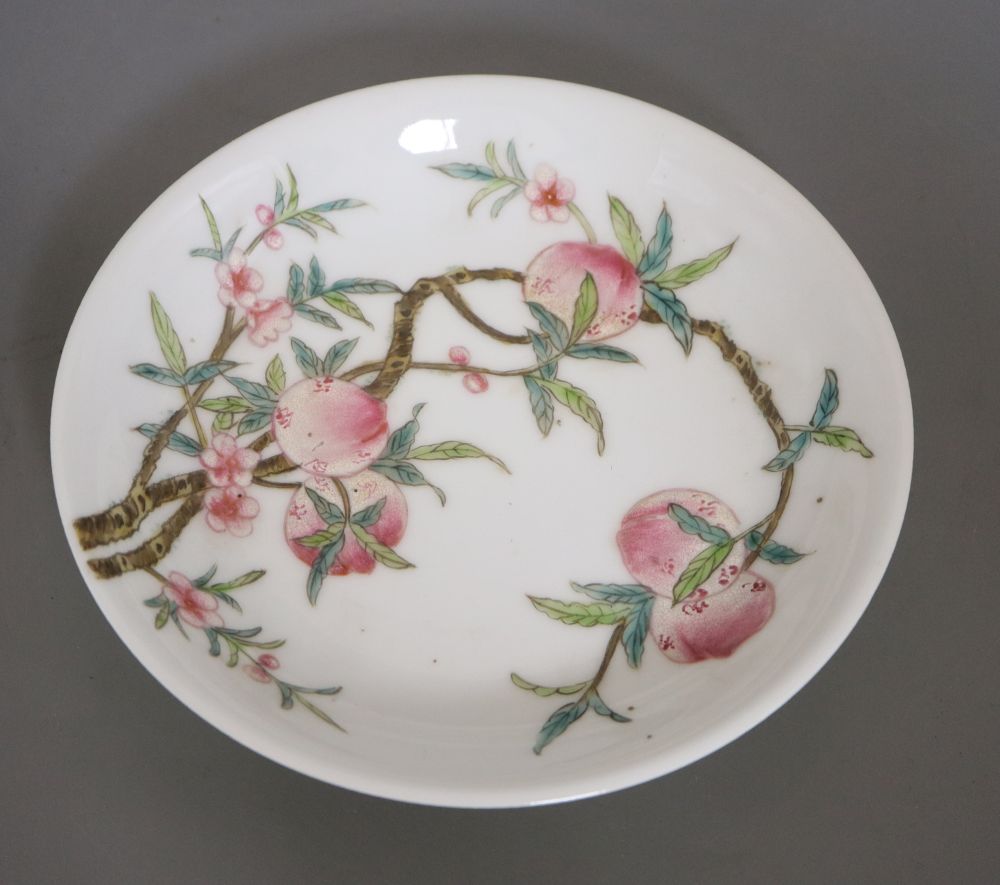 A Chinese five peach dish, diameter 20.5cm